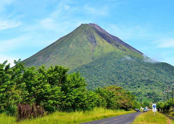 Welcome to Costa Rica and transfer to La Fortuna